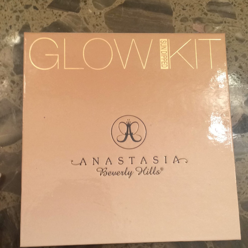 Anastasia sun dipped glow kit
